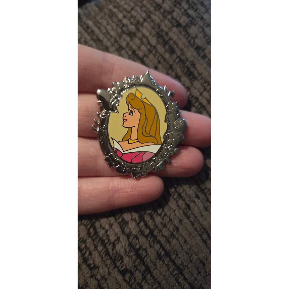 Disney Parks Sleeping Beauty Aurora Portrait Silver Tone Enamel Pin FAC-000122